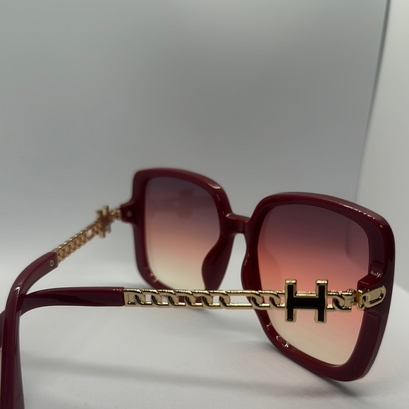 Oversized Burgundy Gradient Sunglasses w/ Gold Chain Detail H Logo UV protection - Picture 10 of 11